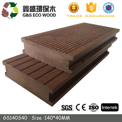 สระว่ายน้ำ Wpc Decking Tiles พื้นกันน้ำ Solid Core Composite Decking