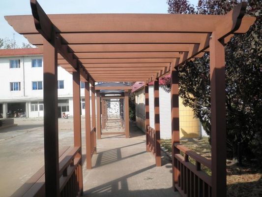 เป็นมิตรกับสิ่งแวดล้อม WPC Pergola Composite HDPE Waterproof Modern Pergola ไม้เลื้อย