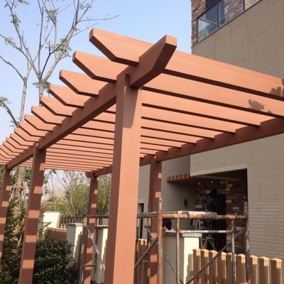 เป็นมิตรกับสิ่งแวดล้อม WPC Pergola Composite HDPE Waterproof Modern Pergola ไม้เลื้อย