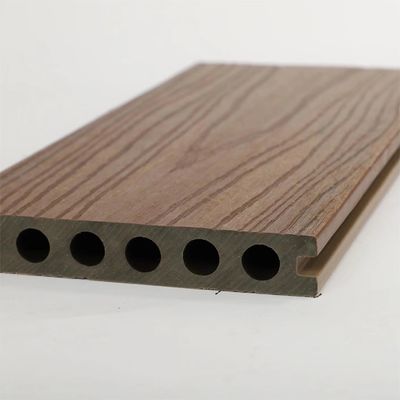 ความต้านทานรังสียูวี WPC Hollow Decking สระว่ายน้ำ Anti Slip Wood Plastic Composite Decking